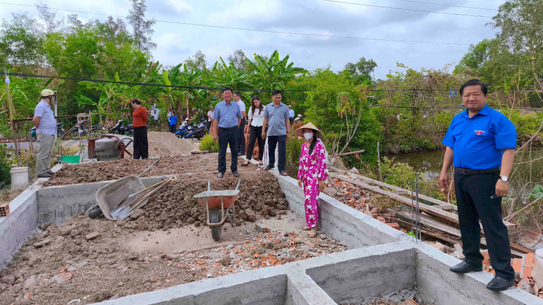 Xóa nhà tạm, nhà dột nát tại Cà Mau có sự chung tay của cộng đồng xã hội, góp phần nâng cao chất lượng nhà hỗ trợ.