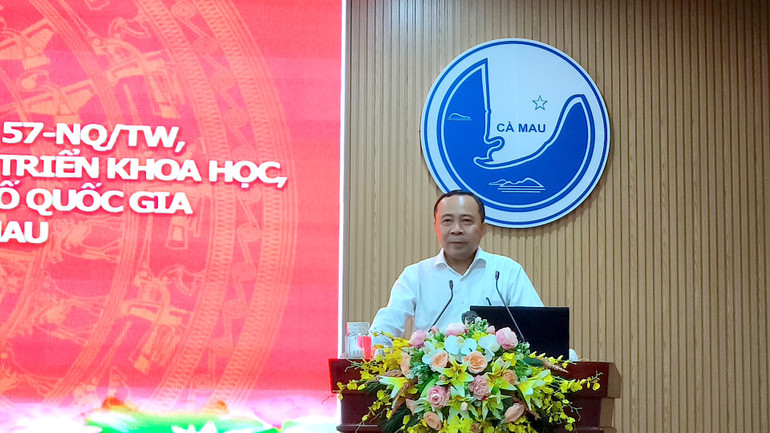 Phó giáo sư, Tiến sĩ Vũ Hải Quân trực tiếp truyền đạt Nghị quyết 57 của Bộ Chính trị tại Cà Mau. Phó giáo sư, Tiến sĩ Vũ Hải Quân trực tiếp truyền đạt Nghị quyết 57 của Bộ Chính trị tại Cà Mau.