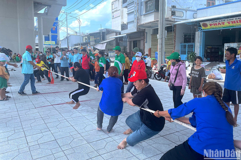 Thi kéo co tại lễ nghinh Ông, thể hiện sức khỏe dẻo dai của ngư dân hành nghề biển, qua đó tạo sự đoàn kết trong lao động, sản xuất.