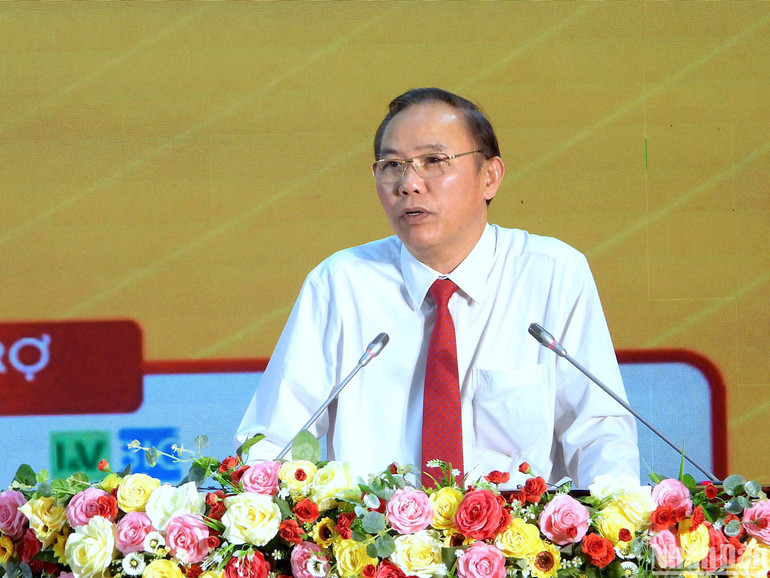 Thứ trưởng Nông nghiệp và Phát triển nông thôn Phùng Đức Tiến phát biểu tại lễ khai mạc Hội chợ Triển lãm quốc tế Công nghệ ngành tôm Việt Nam.