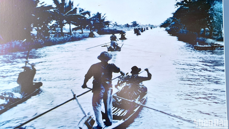 Tư liệu hình ảnh về bộ đội Cà Mau hành quân tiến đánh Chi khu Đầm Dơi vào đêm 9/9/1963.