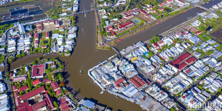 Một góc quê hương Đầm Dơi (tỉnh Cà Mau) khang trang, đổi mới.