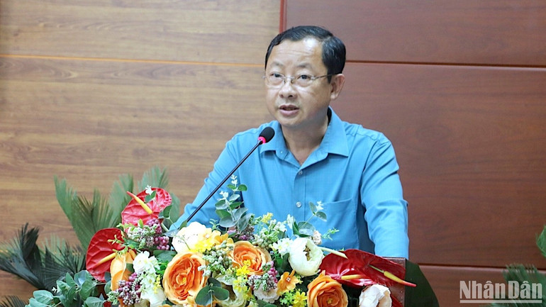 Ông Nguyễn Quốc Thanh được Ủy ban nhân dân tỉnh ủy quyền báo cáo tại phiên họp giải trình của Thường trực Hội đồng nhân dân tỉnh Cà Mau vào chiều 10/8.