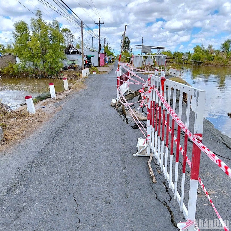 Khu vực sụp lún cống Bào Tròn tạm thời lưu thông xe ô-tô đến khi khắc phục xong sự cố sụp lún mặt đường.