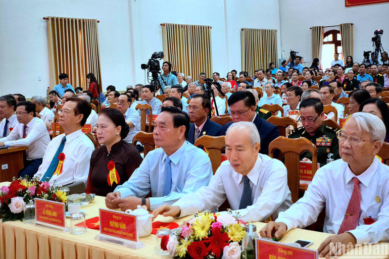 Nhiều đồng chí nguyên là lãnh đạo cấp cao của Đảng, Nhà nước tham dự buổi họp mặt.