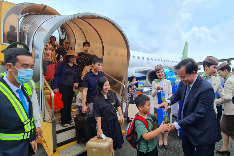 Đường bay thẳng 2 chiều Hà Nội-Cà Mau kết nối khách du lịch từ Thủ đô và nhiều tỉnh phía bắc đến Cà Mau vào dịp lễ.