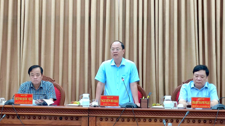 Bí thư Tỉnh ủy Cà Mau Nguyễn Hồ Hải lưu ý việc bố trí, sắp xếp nhà công vụ nhằm tạo điều kiện tốt nhất để cán bộ yên tâm khi về công tác tại Cà Mau khi hợp nhất tỉnh.