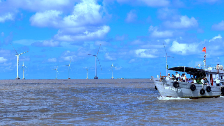 Hàng nghìn tấn vũ khí được vận chuyển trót lọt vào Cà Mau chi viện cho chiến trường miền nam qua Bến Vàm Lũng nhờ những đoàn tàu không số trên biển.