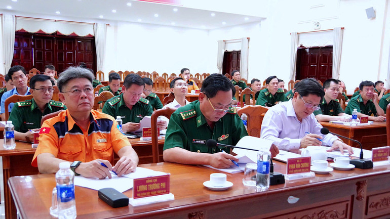 Các đại biểu tham gia hội nghị.