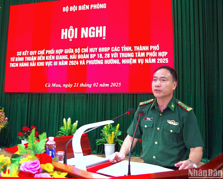 Đại tá Vũ Văn Hưng, Phó Tham mưu trưởng Bộ đội Biên phòng Việt Nam phát biểu tại hội nghị.
