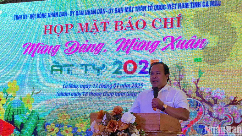 Phó Chủ tịch Ủy ban nhân dân tỉnh Cà Mau Nguyễn Minh Luân phát biểu tại buổi họp mặt.