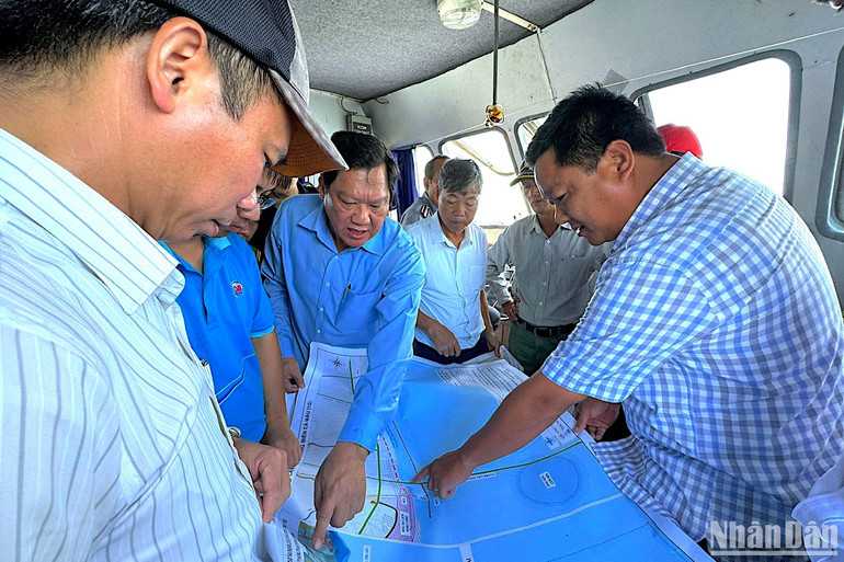 Đoàn khảo sát trao đổi phương án mở rộng, nâng cấp hệ thống vận chuyển kết nối trong quy hoạch đầu tư cảng Hòn Khoai.