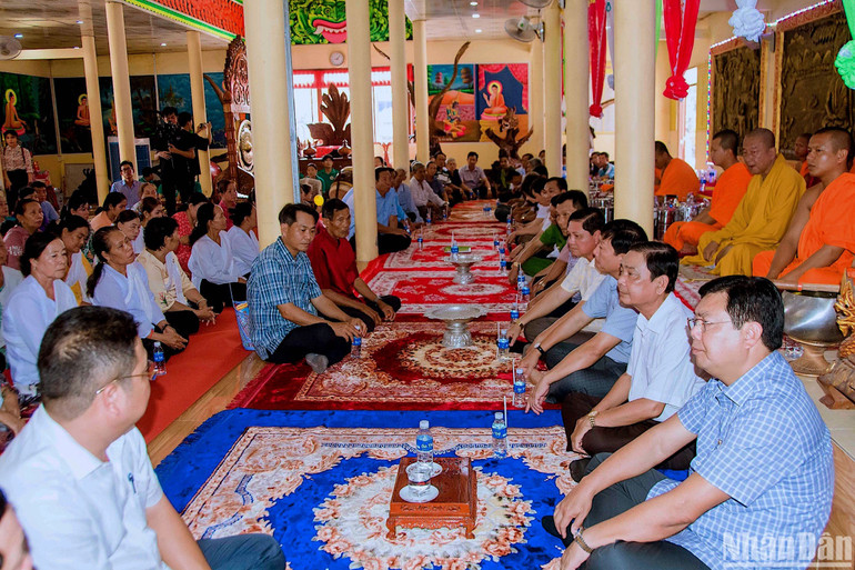 Họp mặt mừng Tết cổ truyền Chôl Chnăm Thmây năm 2024 tại chùa Rạch Giồng (ấp Đường Đào, xã Hồ Thị Kỷ, huyện Thới Bình, tỉnh Cà Mau).