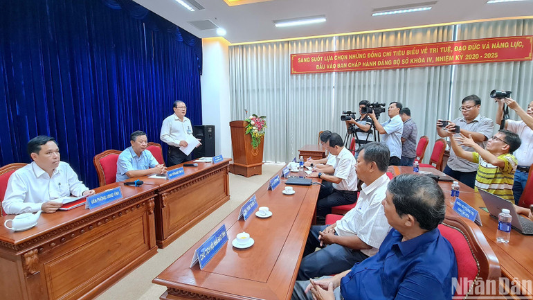 Cà Mau họp báo cung cấp thông tin liên quan đến clip ghi âm được cho là của lãnh đạo huyện Phú Tân “mặc cả” tỷ lệ phần trăm với phía giải phóng mặt bằng.