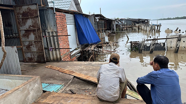 Cà Mau tiếp tục sạt lở đất ven sông ảnh 1