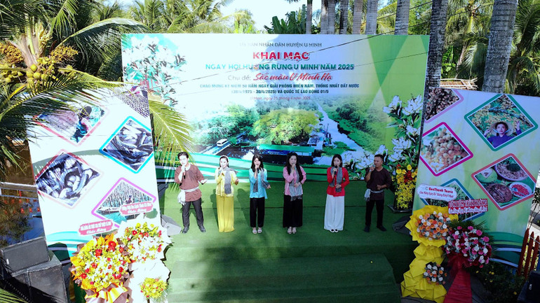 Khai mạc Ngày hội “Hương rừng U Minh”.