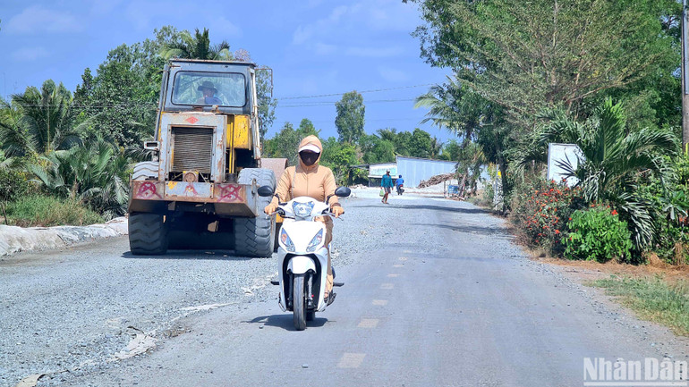 Dự án đầu tư nâng cấp, mở rộng tuyến đường U Minh-Khánh Hội đang triển khai nhưng chậm tiến độ do vướng giải phóng mặt bằng. Dự án đầu tư nâng cấp, mở rộng tuyến đường U Minh-Khánh Hội đang triển khai nhưng chậm tiến độ do vướng giải phóng mặt bằng.