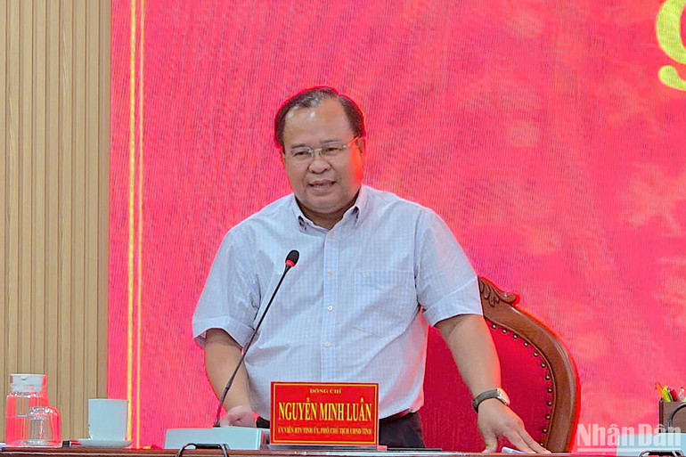 Phó Chủ tịch Ủy ban nhân dân tỉnh Cà Mau Nguyễn Minh Luân phát biểu kết luận tại cuộc họp báo và giao ban báo chí.