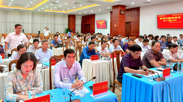 Hàng loạt nội dung đã được cơ quan chức năng tại Cà Mau trả lời, cung cấp thông tin cho cơ quan báo chí tại cuộc họp.