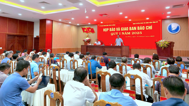 Quang cảnh buổi họp báo và giao ban báo chí quý 1 tại Cà Mau.