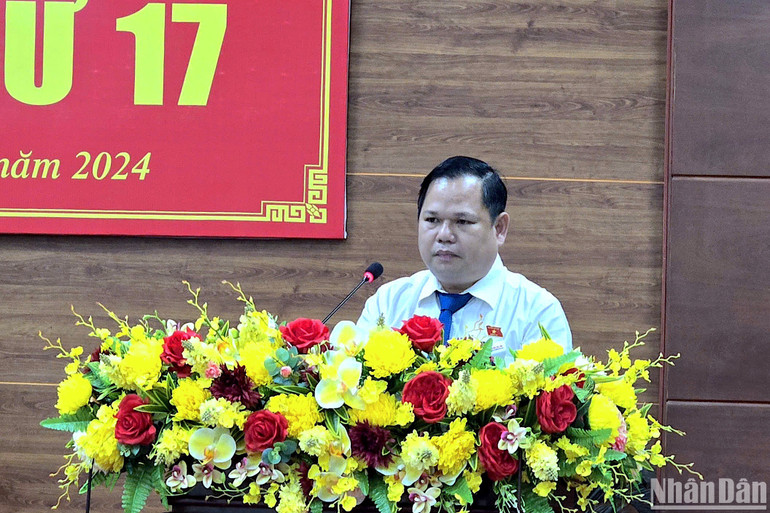 Đại biểu Quốc hội Nguyễn Duy Thanh báo cáo kết quả Kỳ họp thứ 8, Quốc hội khóa XV tại kỳ họp 17 của Hội đồng nhân dân tỉnh Cà Mau.