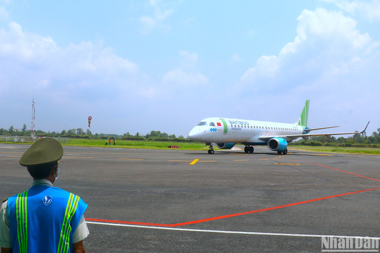 Trong năm 2024, Cà Mau ưu tiên nguồn lực giải phóng mặt bằng phục vụ mở rộng, nâng cấp Cảng hàng không Cà Mau.