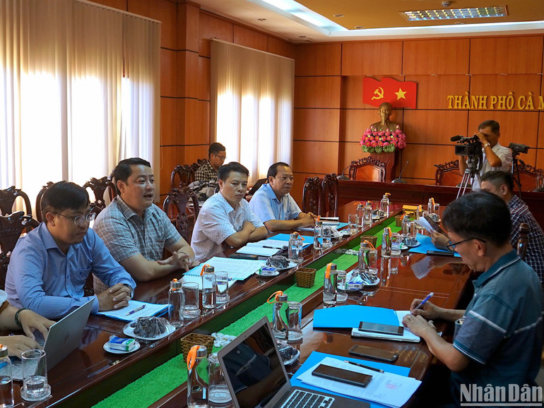 Chính quyền thành phố Cà Mau họp, cung cấp thông tin vụ cưỡng chế “nhầm” vào chiều 23/8.