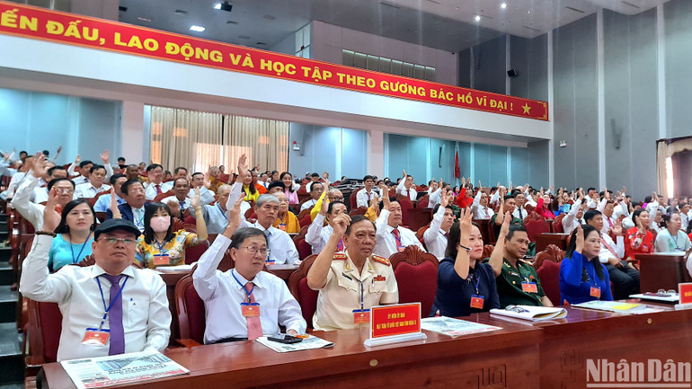 Các đại biểu tại đại hội biểu quyết thống nhất nhân sự Ủy ban Mặt trận Tổ quốc Việt Nam tỉnh Cà Mau nhiệm kỳ 2024-2029. Các đại biểu tại đại hội biểu quyết thống nhất nhân sự Ủy ban Mặt trận Tổ quốc Việt Nam tỉnh Cà Mau nhiệm kỳ 2024-2029.