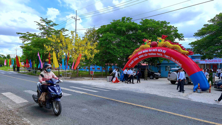 Lễ khởi công nâng cấp Trường THCS-THPT Tân Bằng đạt chuẩn quốc gia