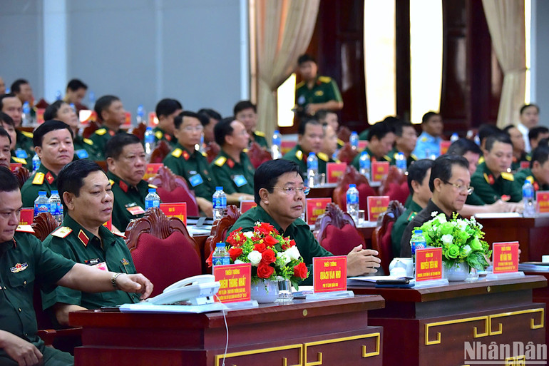 Các đại biểu tham dự khai mạc diễn tập khu vực phòng thủ tỉnh Cà Mau. Các đại biểu tham dự khai mạc diễn tập khu vực phòng thủ tỉnh Cà Mau.