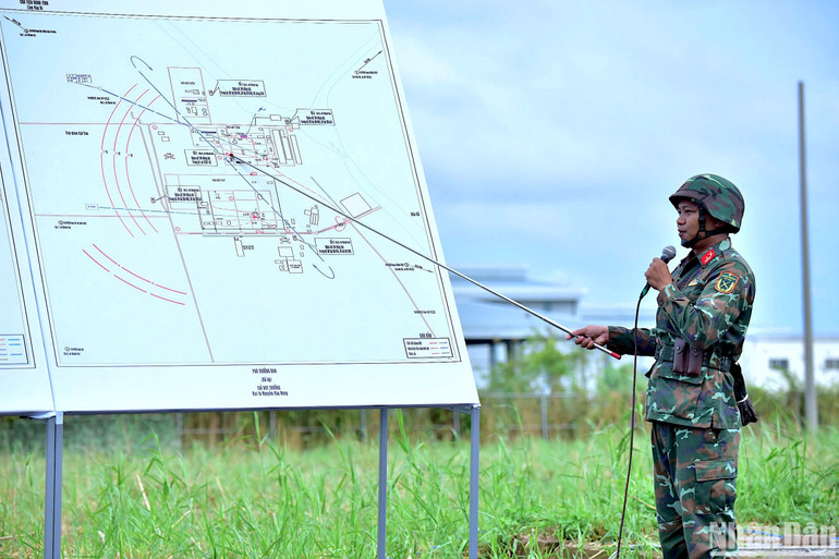 Một số hình ảnh về tình huống giả định trong diễn tập khu vực phòng thủ tỉnh Cà Mau. Một số hình ảnh về tình huống giả định trong diễn tập khu vực phòng thủ tỉnh Cà Mau.