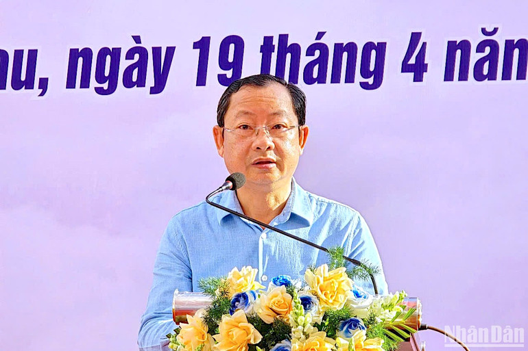 Giám đốc Sở Văn hóa-Thể thao và Du lịch tỉnh Cà Mau Nguyễn Quốc Thanh phát biểu, truyền thông điệp tại Lễ phát động “Ngày sách và văn hóa đọc”. Giám đốc Sở Văn hóa-Thể thao và Du lịch tỉnh Cà Mau Nguyễn Quốc Thanh phát biểu, truyền thông điệp tại Lễ phát động “Ngày sách và văn hóa đọc”.