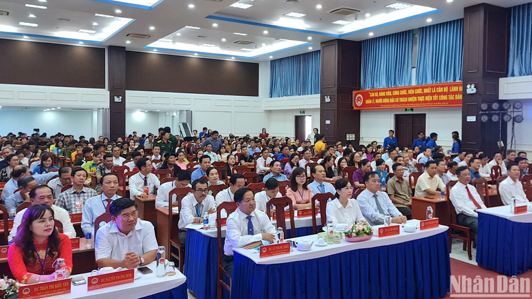 Hội thi cán bộ “dân vận khéo” cấp tỉnh năm 2023 tại Cà Mau quy tụ nhiều thí sinh, cổ động viên đến từ nhiều địa phương trong tỉnh.