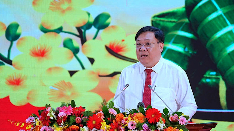 Chủ tịch Ủy ban nhân dân tỉnh Cà Mau Phạm Thành Ngại đọc diễn văn ôn lại truyền thống vẻ vang 95 năm Ngày thành lập Đảng Cộng sản Việt Nam. Chủ tịch Ủy ban nhân dân tỉnh Cà Mau Phạm Thành Ngại đọc diễn văn ôn lại truyền thống vẻ vang 95 năm Ngày thành lập Đảng Cộng sản Việt Nam.