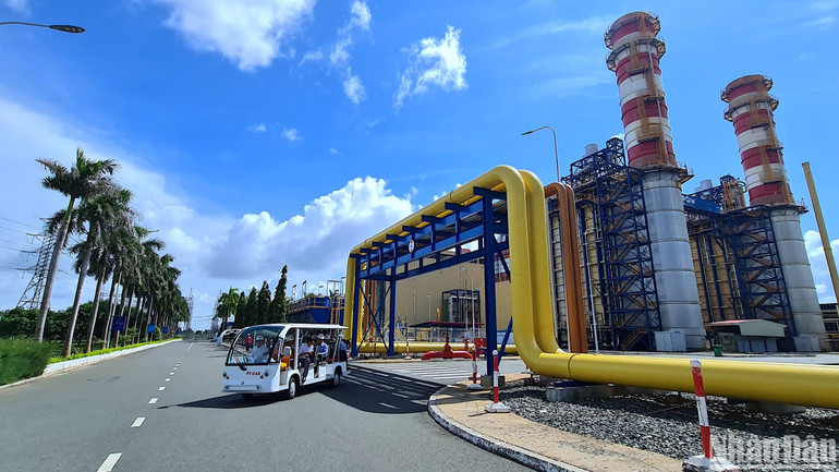 Một góc Cụm công nghiệp Khí-Điện-Đạm Cà Mau tại xã Khánh An (huyện U Minh, tỉnh Cà Mau).