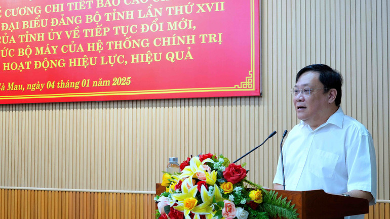 Chủ tịch Ủy ban nhân dân tỉnh Cà Mau Phạm Thành Ngại phát biểu tại hội nghị. Chủ tịch Ủy ban nhân dân tỉnh Cà Mau Phạm Thành Ngại phát biểu tại hội nghị.