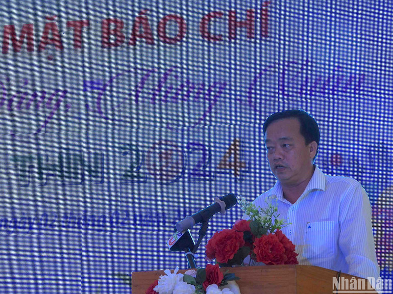 Chủ tịch Ủy ban nhân dân tỉnh Cà Mau Huỳnh Quốc Việt phát biểu chúc mừng tại buổi họp mặt báo chí vào chiều 2/2.