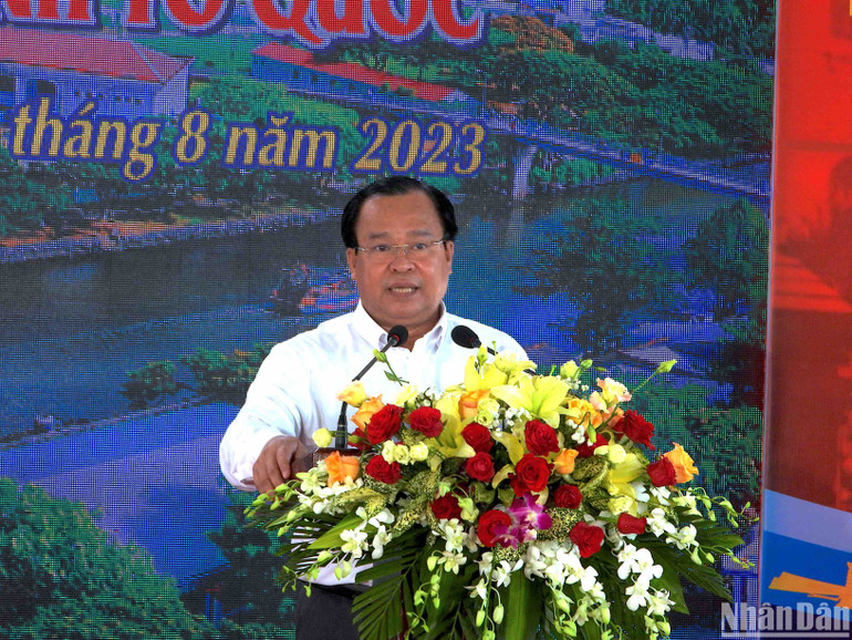 Phó Chủ tịch Ủy ban nhân dân tỉnh Cà Mau Nguyễn Minh Luân phát lời kêu các tầng lớp nhân dân trong tỉnh chung tay bảo vệ an ninh trật tự.