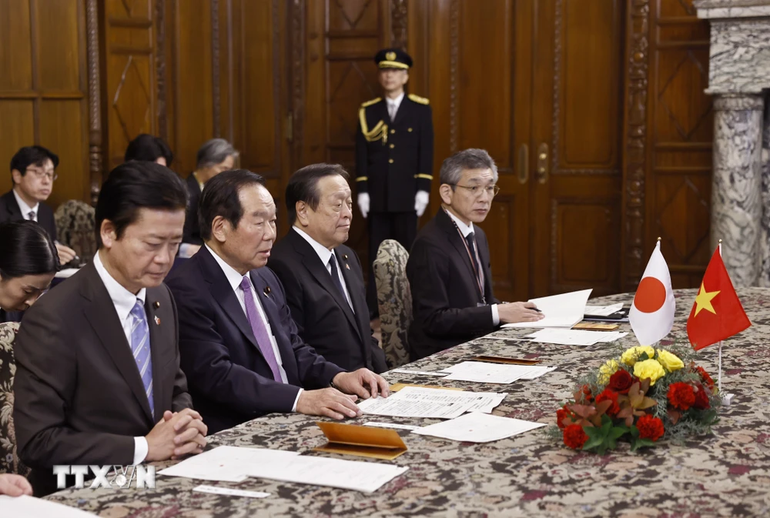 Chủ tịch Hạ viện Nhật Bản Nukaga Fukushiro phát biểu. (Ảnh: Doãn Tấn/TTXVN)