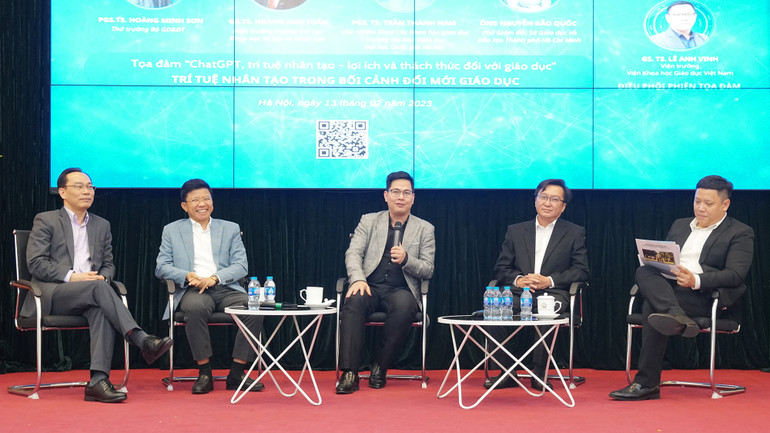 Các chuyên gia chia sẻ tại tọa đàm. Các chuyên gia chia sẻ tại tọa đàm.