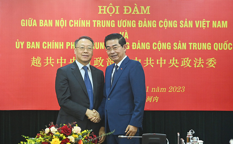 Phó Trưởng ban Thường trực Ban Nội chính Trung ương Võ Văn Dũng và Phó Tổng thư ký Ủy ban Chính pháp Trung ương Đảng Cộng sản Trung Quốc Dương Xuân Lôi chủ trì buổi hội đàm. (Ảnh: DUY LINH) Phó Trưởng ban Thường trực Ban Nội chính Trung ương Võ Văn Dũng và Phó Tổng thư ký Ủy ban Chính pháp Trung ương Đảng Cộng sản Trung Quốc Dương Xuân Lôi chủ trì buổi hội đàm. (Ảnh: DUY LINH)