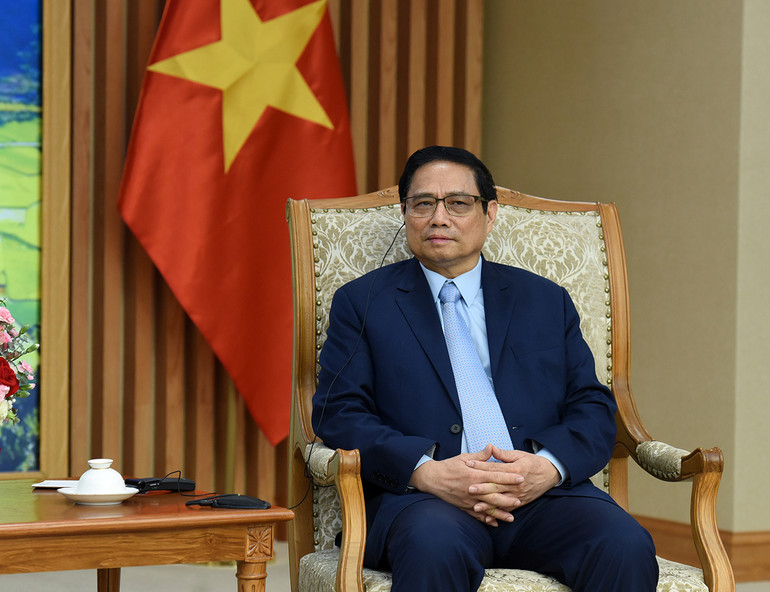 Thủ tướng Phạm Minh Chính phát biểu tại buổi tiếp. Thủ tướng chúc mừng Samsung đã hoàn thành mục tiêu kinh doanh năm 2022, hoàn thành xây dựng và đưa vào hoạt động Trung tâm Nghiên cứu và phát triển (R&D) tại Hà Nội theo đúng cam kết. Thủ tướng tin tưởng và mong muốn, trên cơ sở nền tảng quan hệ tốt đẹp giữa hai nước, các kết quả hợp tác đã đạt được và sự tin cậy, chân thành, Samsung sẽ tiếp tục thúc đẩy hợp tác kinh tế giữa hai nước với thêm nhiều dự án mới mang tầm chiến lược.