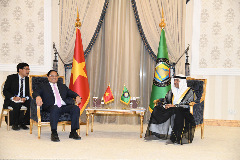 Thủ tướng gặp Tổng Thư ký Hội đồng Hợp tác vùng Vịnh Jassim Muhammad Al-Budaiwi.