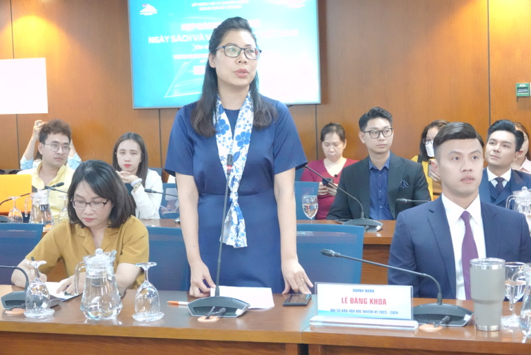 Tiến sĩ Nguyễn Thị Quỳnh Nga, Giám đốc Nhà xuất bản Chính trị quốc gia - Sự thật- chi nhánh tại Thành phố Hồ Chí Minh phát biểu tại buổi họp báo