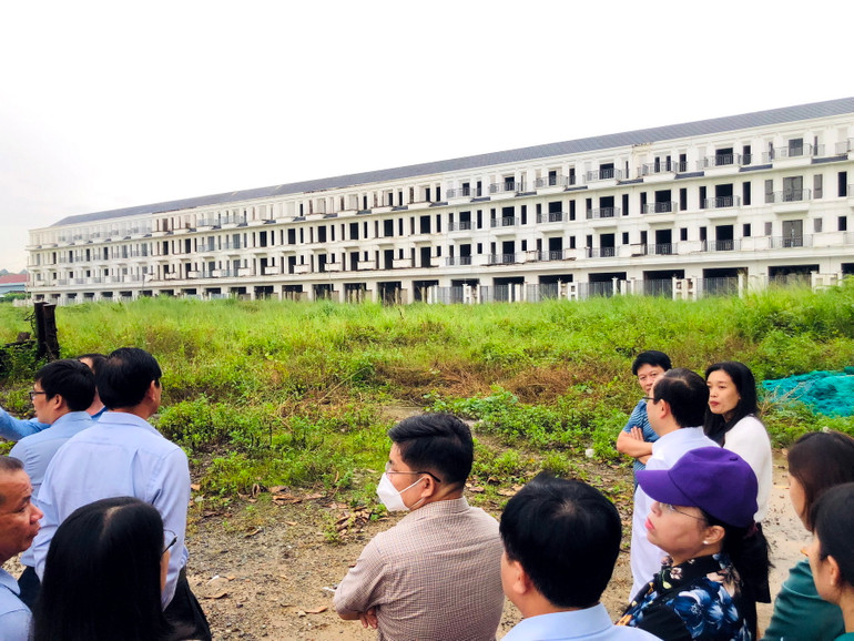 Đoàn đại biểu Quốc hội tỉnh Đồng Nai giám sát quản lý đất đai, xây dựng tại dự án khu dân cư Bình Đa, thành phố Biên Hòa. Đến nay, Cơ quan điều tra đã khởi tố điều tra sai phạm tại dự án này.