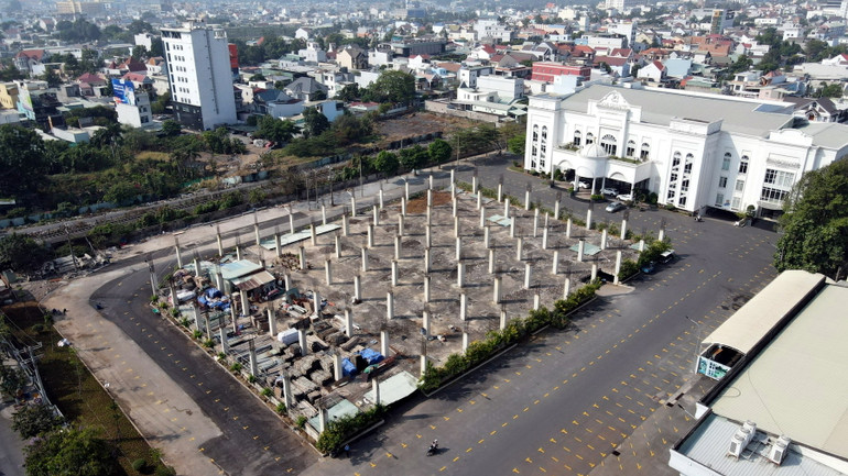 Dự án khu phức hợp thương mại dịch vụ và căn hộ cao cấp xây dựng không phép trên 23 nghìn m2 đất trên đường Đồng Khởi, thành phố Biên Hòa.