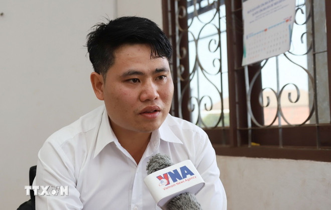 Ông Phonekham Sisomphanh, chuyên viên Tạp chí Aloun Mai thuộc Ban Tuyên huấn Trung ương Đảng Nhân dân cách mạng Lào, trả lời phỏng vấn. (Ảnh: Xuân Tú/TTXVN)