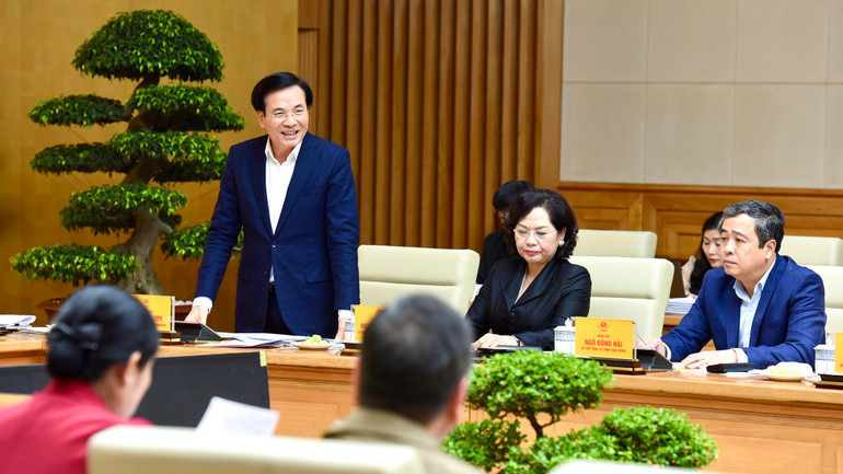 Bộ trưởng, Chủ nhiệm Văn phòng Chính phủ Trần Văn Sơn phát biểu.