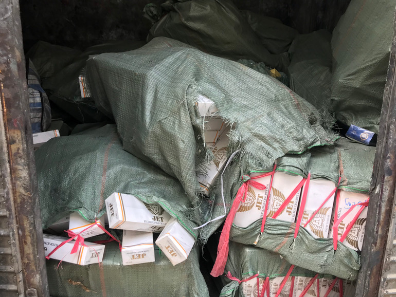 Lô thuốc lá nhập buộc tiêu hủy. (Ảnh Cục Quản lý thị trường Thành phố Hồ Chí Minh)