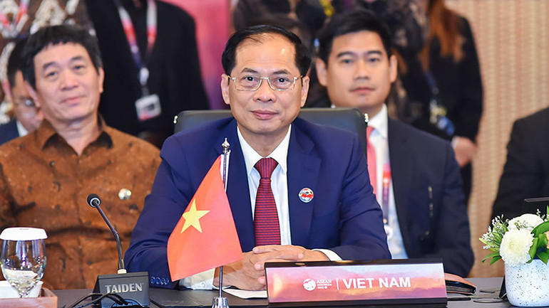 Bộ trưởng Ngoại giao Bùi Thanh Sơn nhấn mạnh ASEAN không thể tránh khỏi đối mặt với các thách thức cả từ bên trong và bên ngoài. (Ảnh: Bộ Ngoại giao)